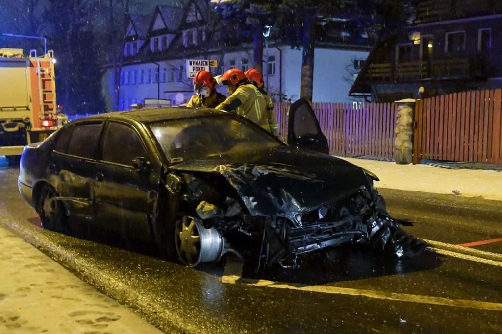 Lexusem w płot