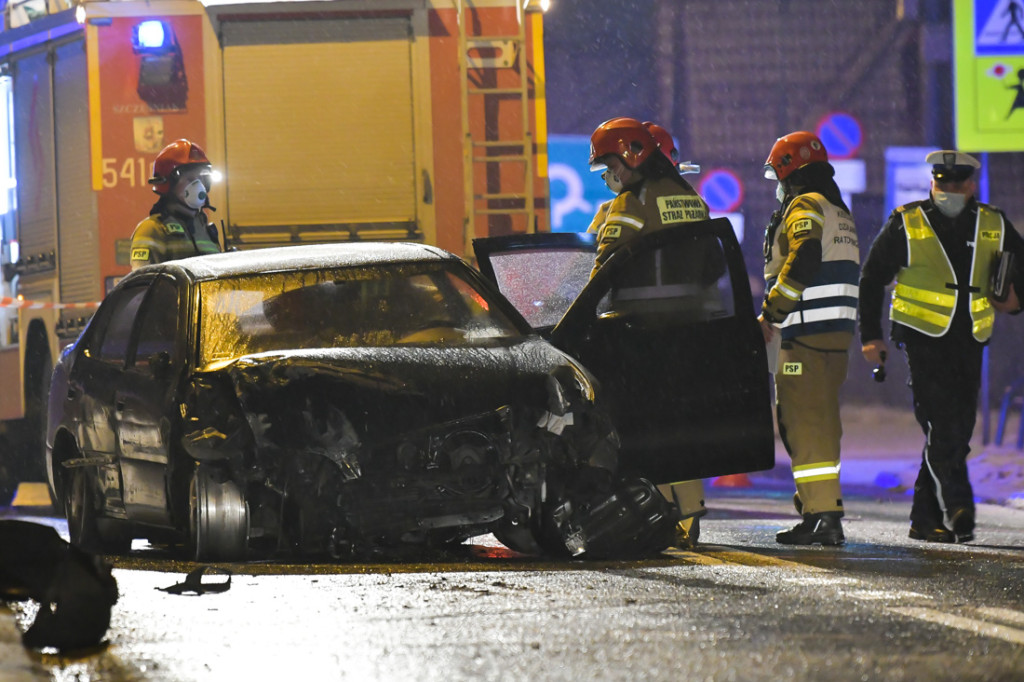 Lexusem w płot