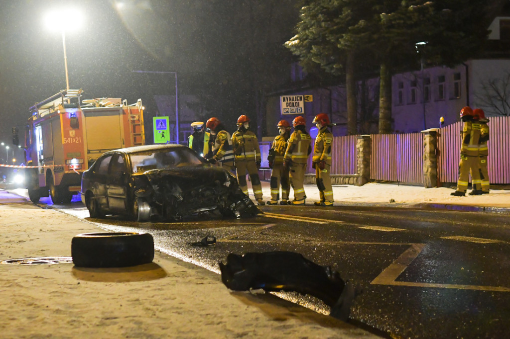 Lexusem w płot