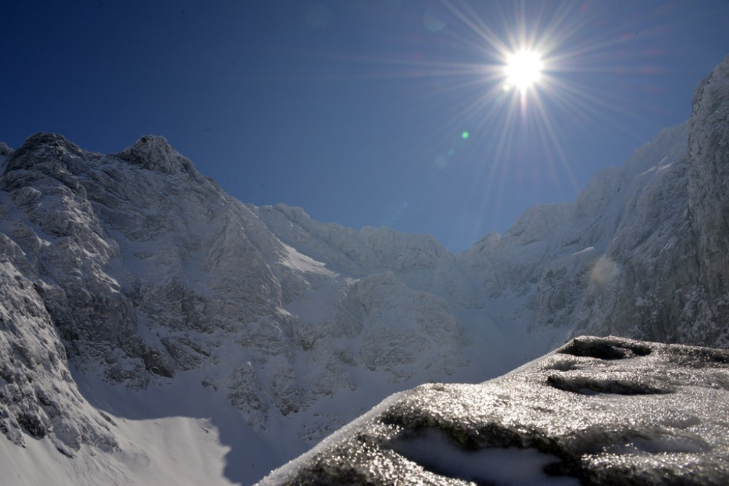 Morskie Oko i Czarny Staw w zimowej scenerii