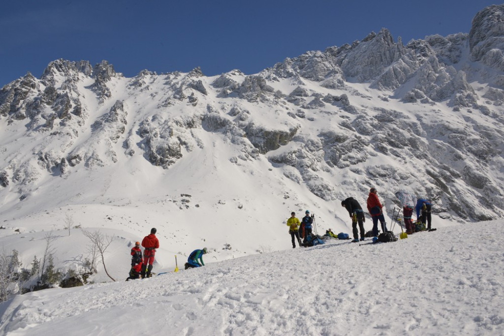 Morskie Oko i Czarny Staw w zimowej scenerii