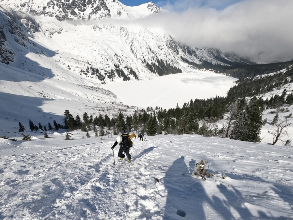 Morskie Oko i Czarny Staw w zimowej scenerii