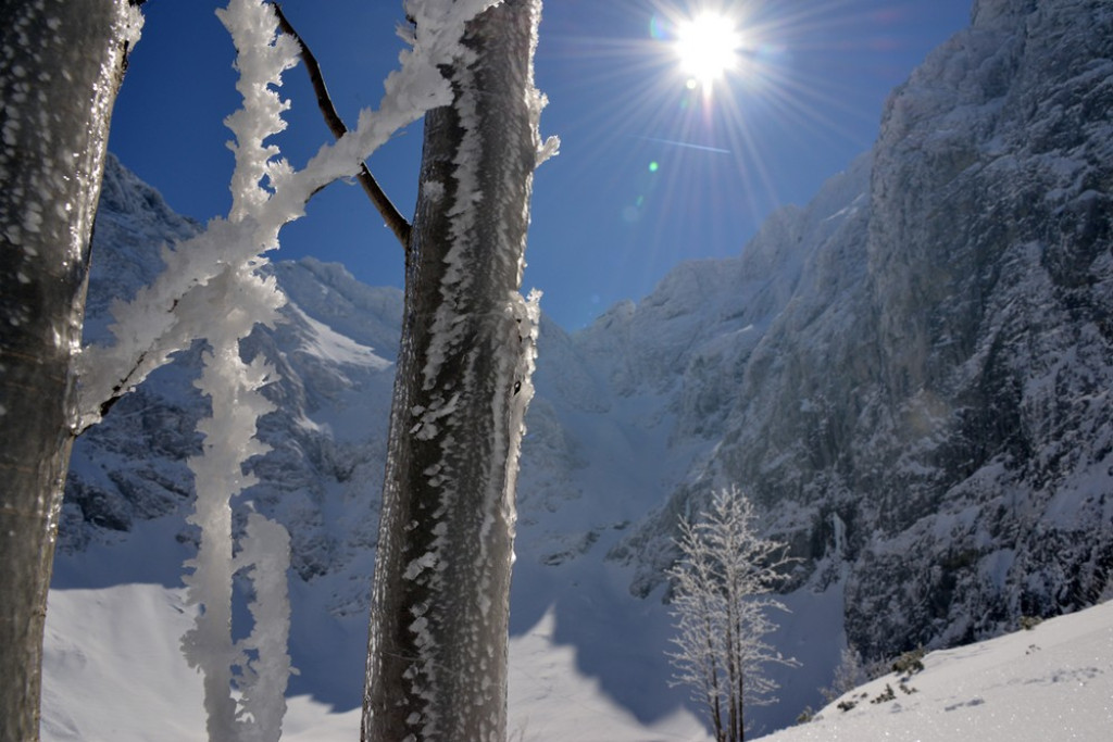 Morskie Oko i Czarny Staw w zimowej scenerii