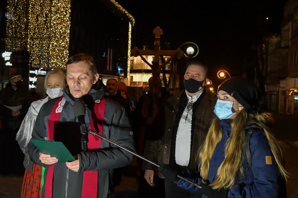 Pandemiczna Droga Krzyżowa na Krupówkach