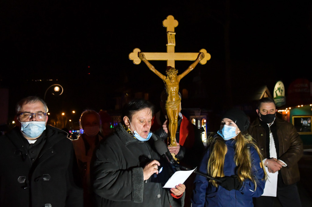 Pandemiczna Droga Krzyżowa na Krupówkach
