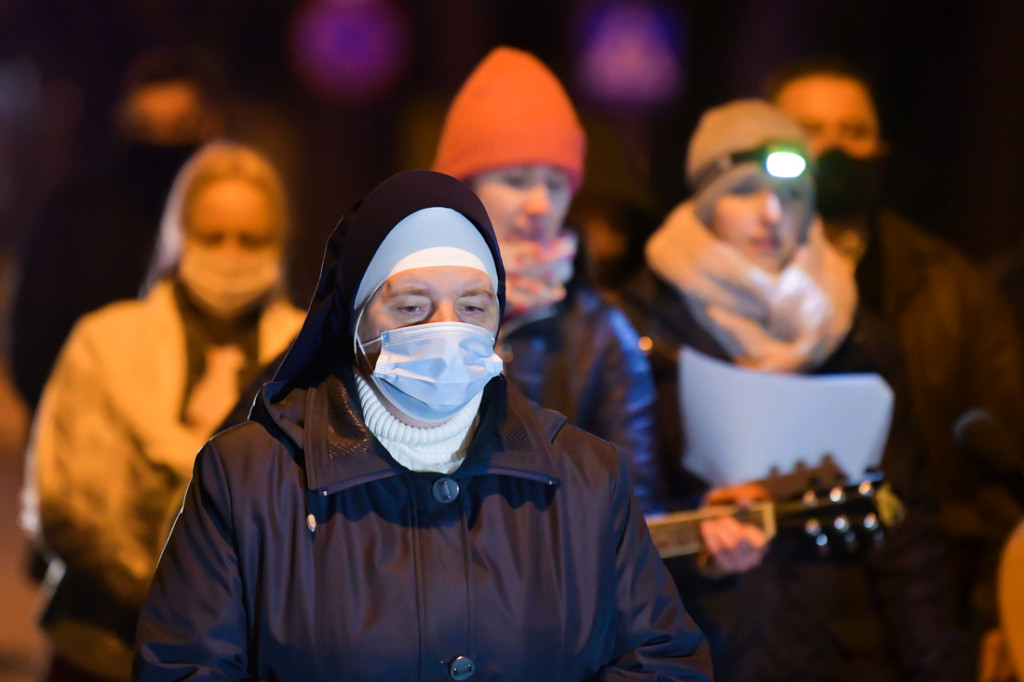 Pandemiczna Droga Krzyżowa na Krupówkach
