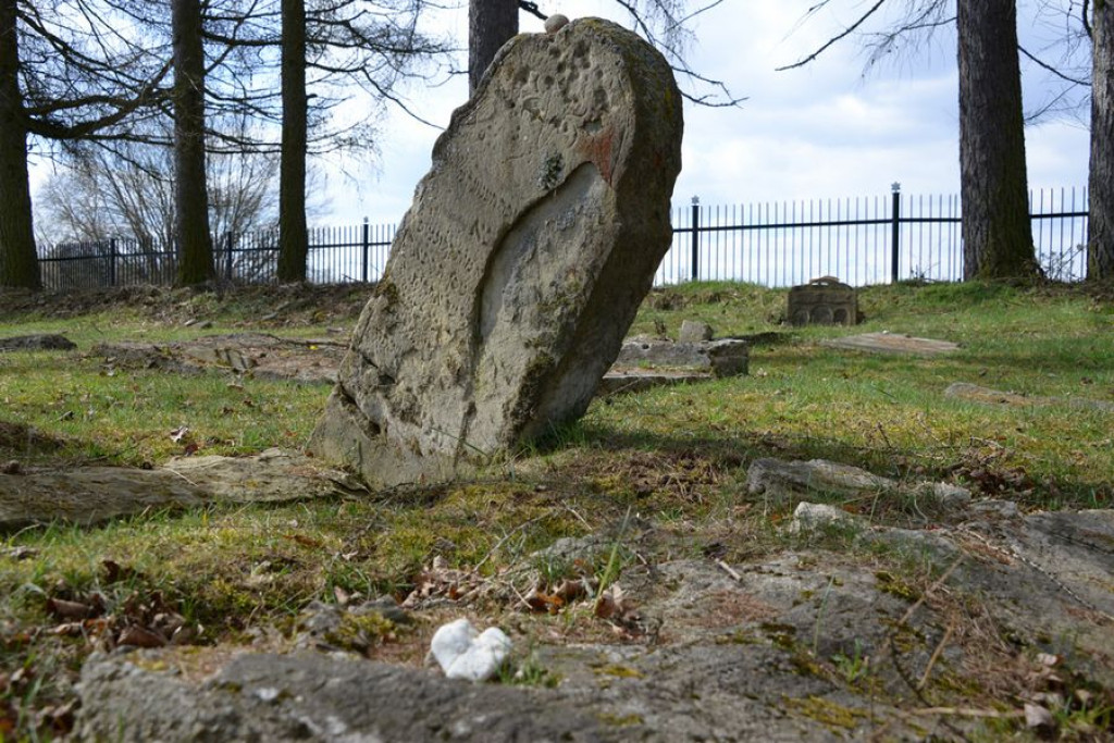 Odnowiony cmentarz żydowski