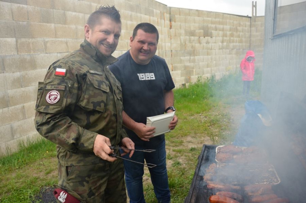 Strzelali i pomagali