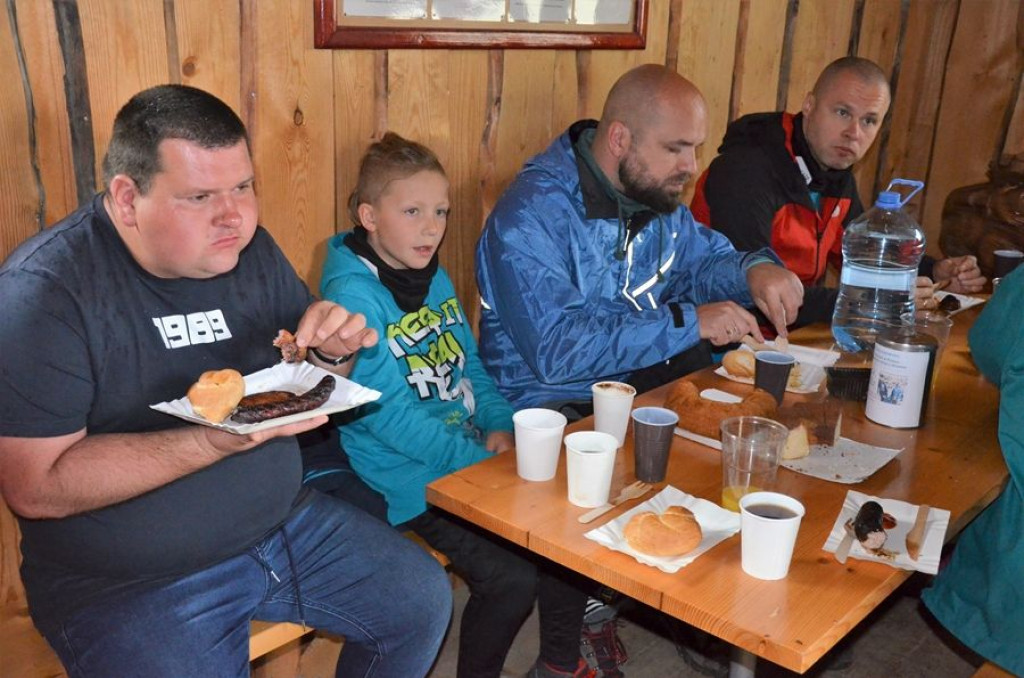 Strzelali i pomagali