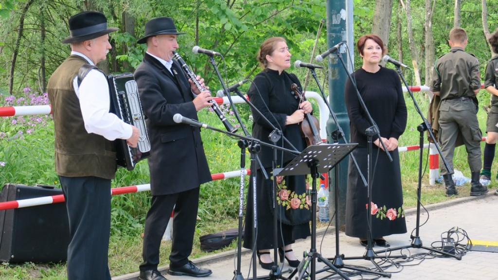 Ziemia spod Góry Świętej Anny w obelisku Powstańców Śląskich
