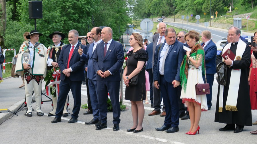 Ziemia spod Góry Świętej Anny w obelisku Powstańców Śląskich
