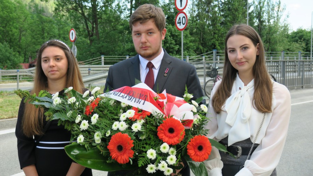 Ziemia spod Góry Świętej Anny w obelisku Powstańców Śląskich