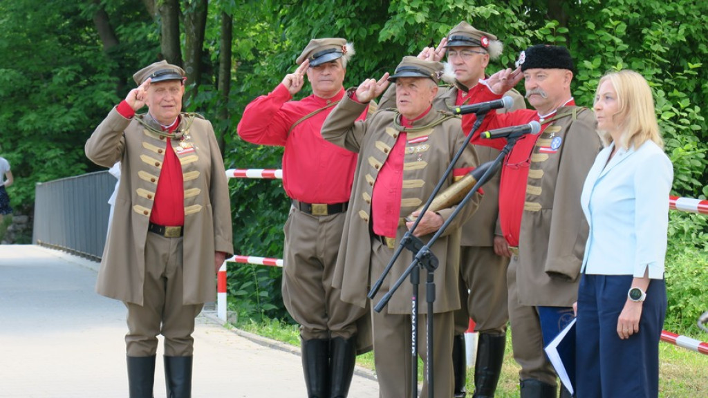 Ziemia spod Góry Świętej Anny w obelisku Powstańców Śląskich