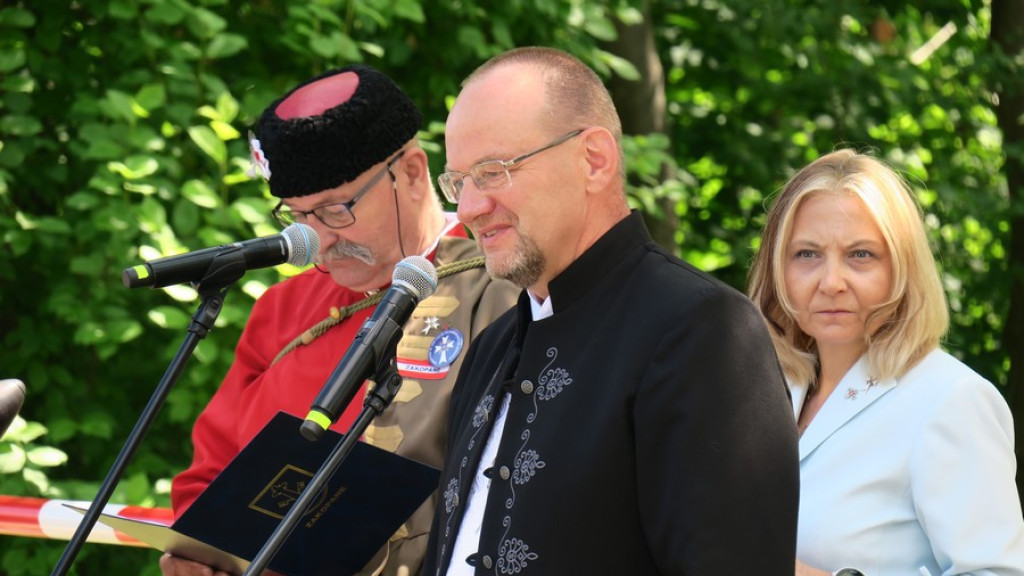 Ziemia spod Góry Świętej Anny w obelisku Powstańców Śląskich