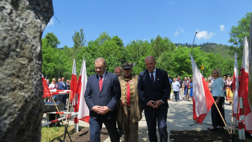 Ziemia spod Góry Świętej Anny w obelisku Powstańców Śląskich