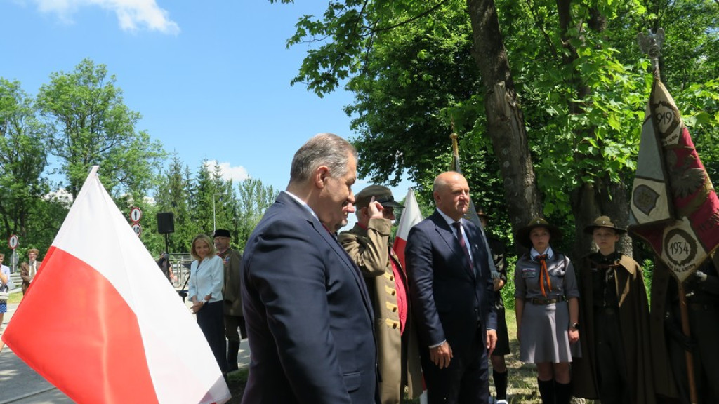 Ziemia spod Góry Świętej Anny w obelisku Powstańców Śląskich