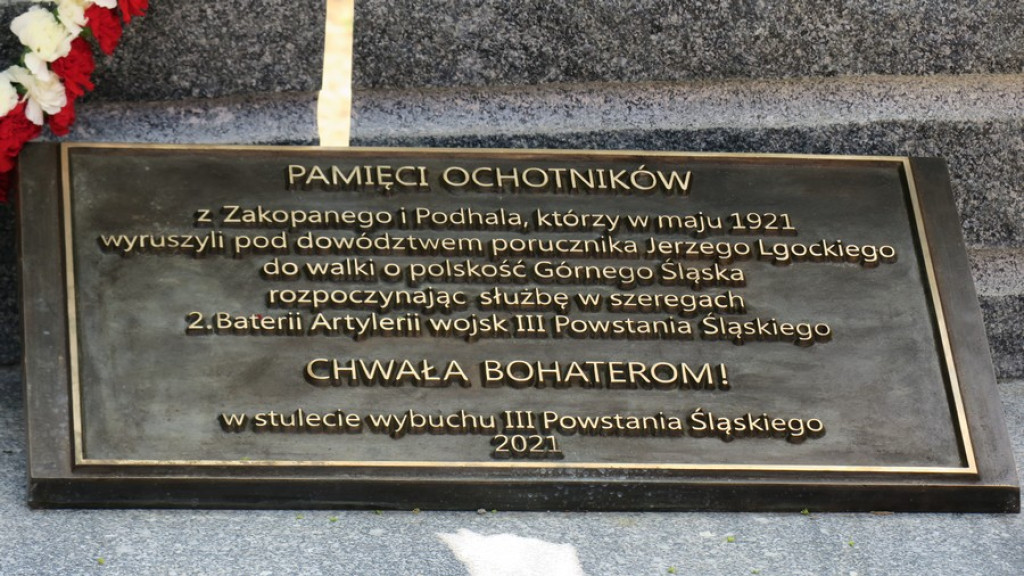 Ziemia spod Góry Świętej Anny w obelisku Powstańców Śląskich