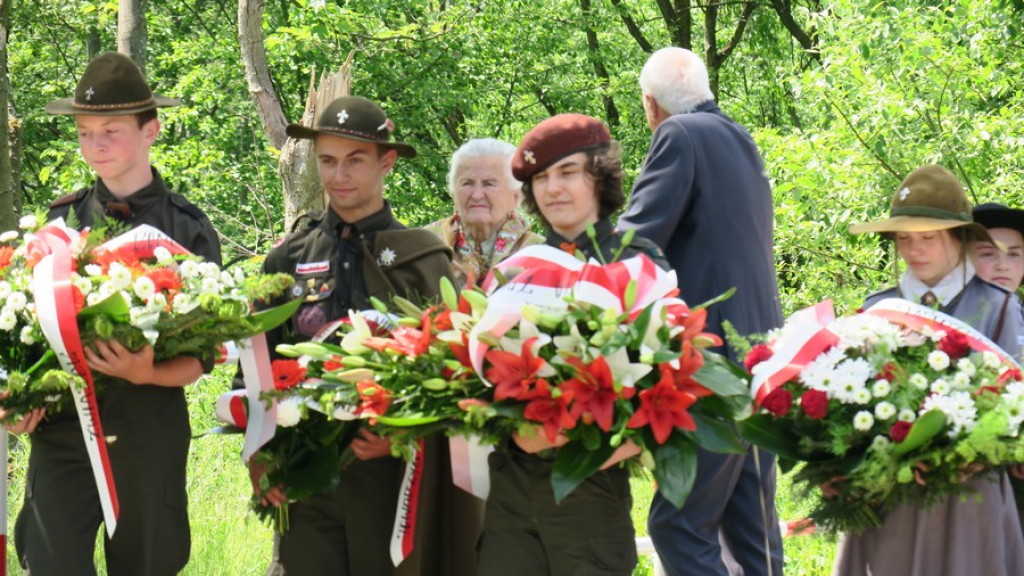 Ziemia spod Góry Świętej Anny w obelisku Powstańców Śląskich