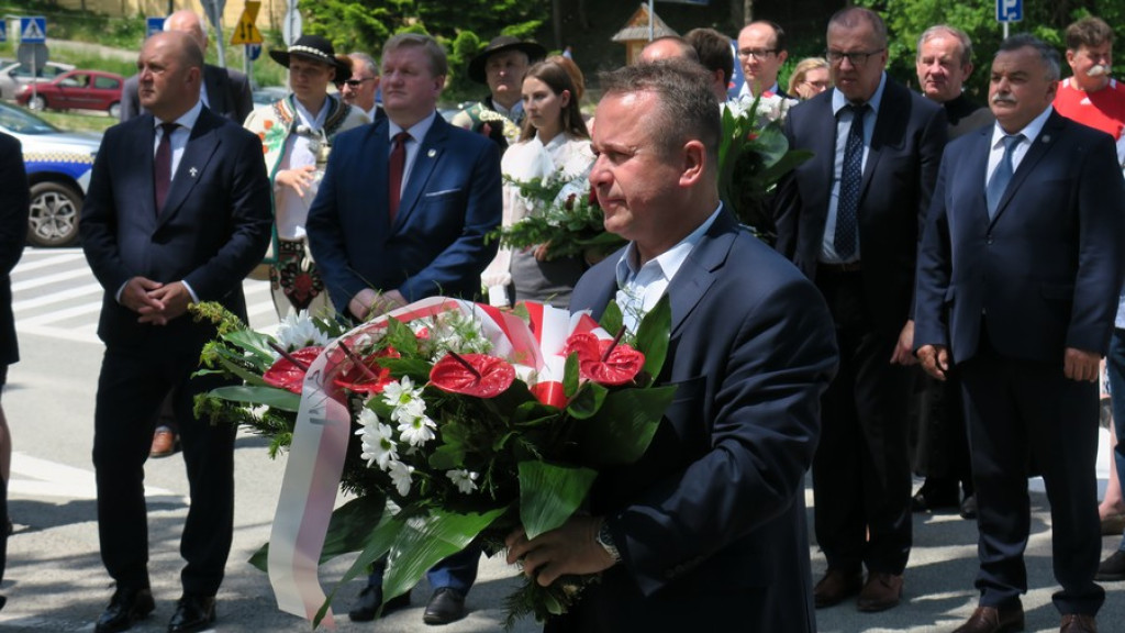 Ziemia spod Góry Świętej Anny w obelisku Powstańców Śląskich