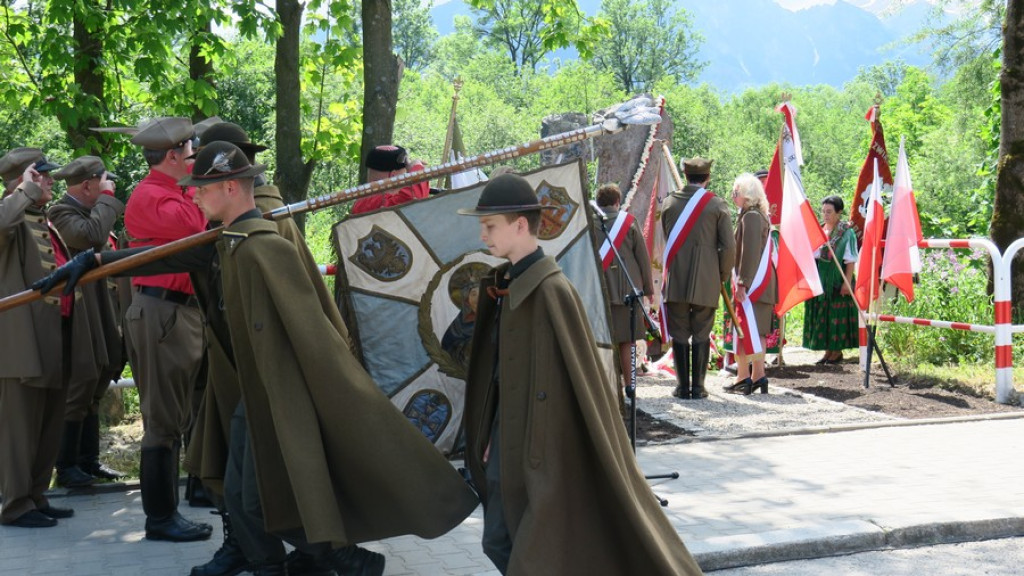 Ziemia spod Góry Świętej Anny w obelisku Powstańców Śląskich