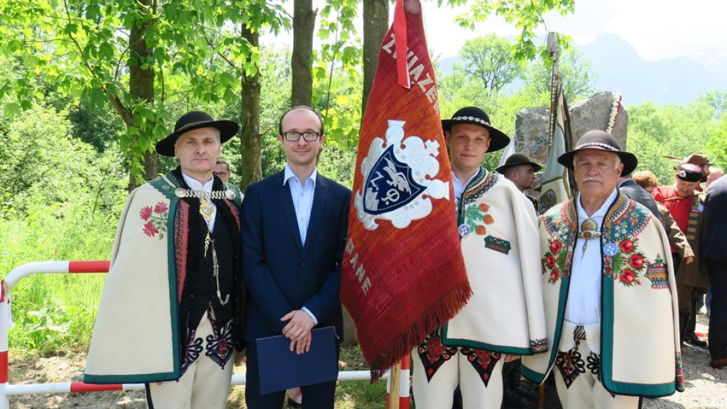 Ziemia spod Góry Świętej Anny w obelisku Powstańców Śląskich
