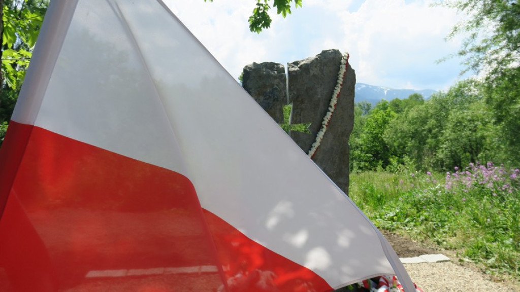Ziemia spod Góry Świętej Anny w obelisku Powstańców Śląskich