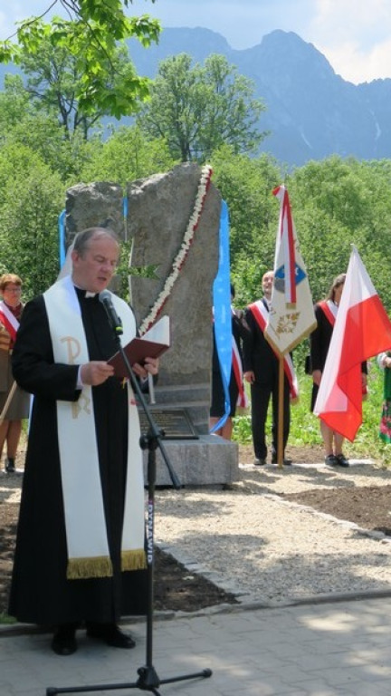Ziemia spod Góry Świętej Anny w obelisku Powstańców Śląskich