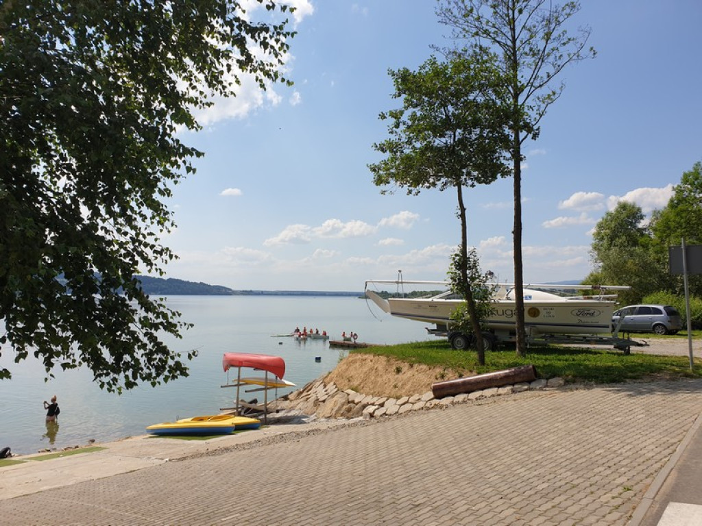 Z nieba żar płynie. Woda daje ukojenie