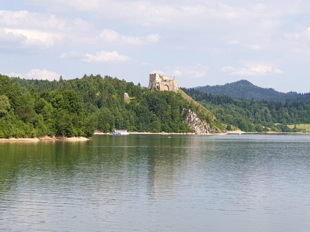 Z nieba żar płynie. Woda daje ukojenie