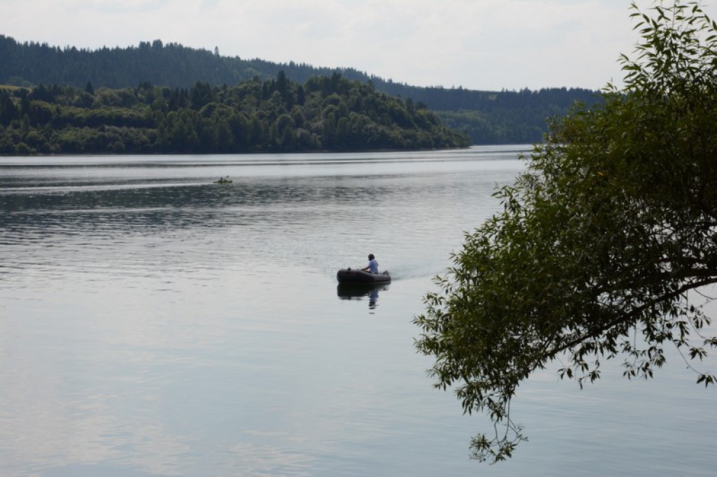 Z nieba żar płynie. Woda daje ukojenie