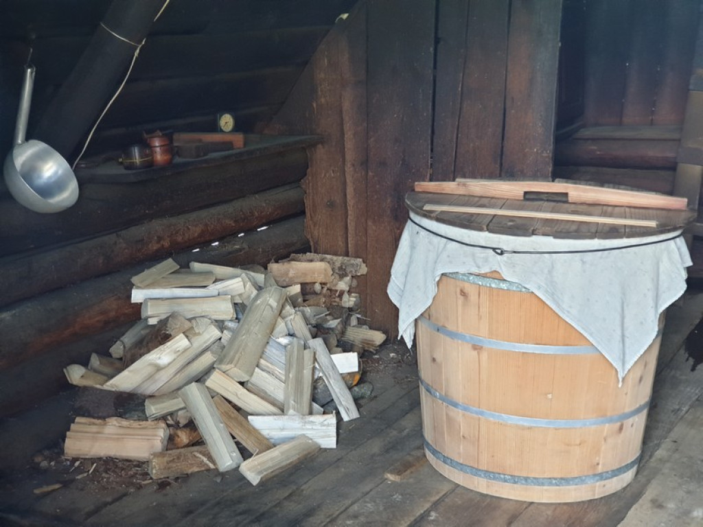 Bacówka z widokiem na Jezioro Orawskie