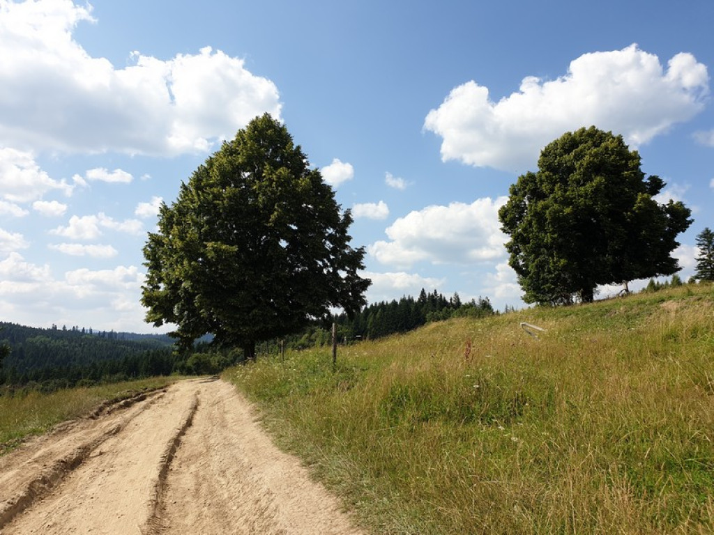 Bacówka z widokiem na Jezioro Orawskie