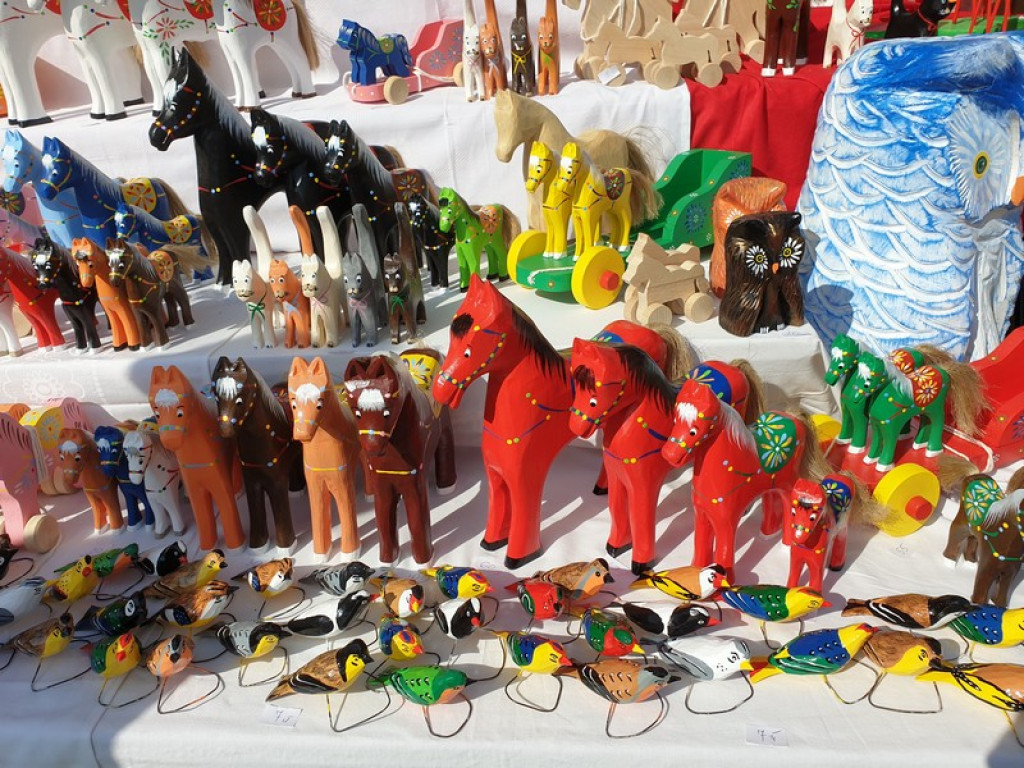 Rzeźba, hafty i koronki