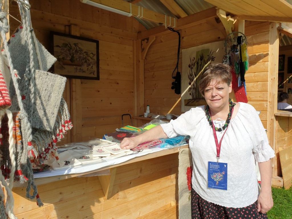 Rzeźba, hafty i koronki