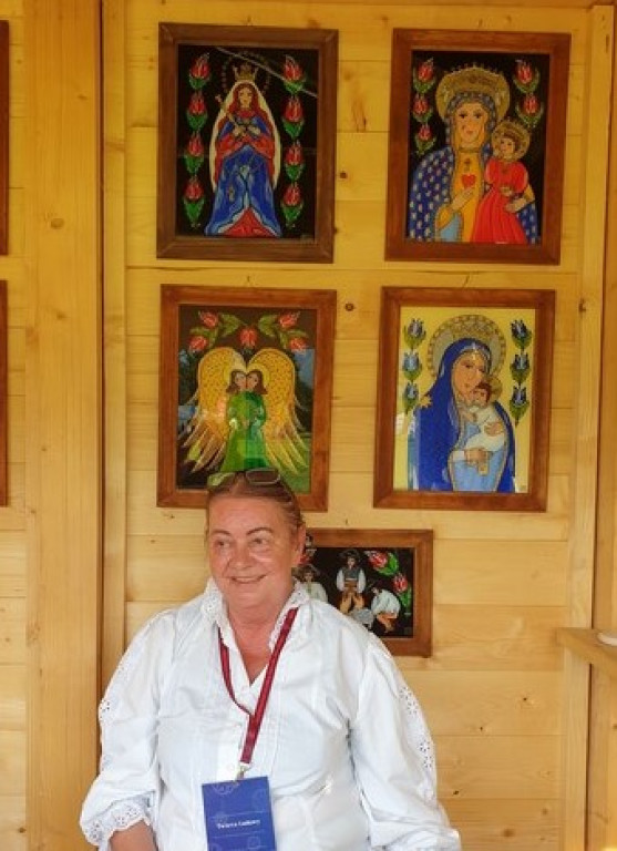 Rzeźba, hafty i koronki