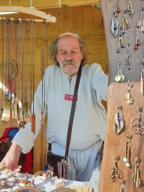 Rzeźba, hafty i koronki