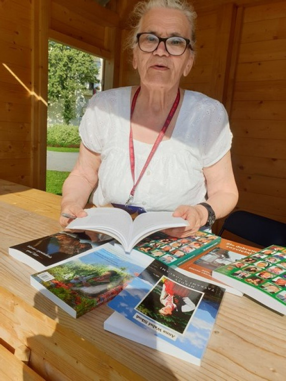 Rzeźba, hafty i koronki