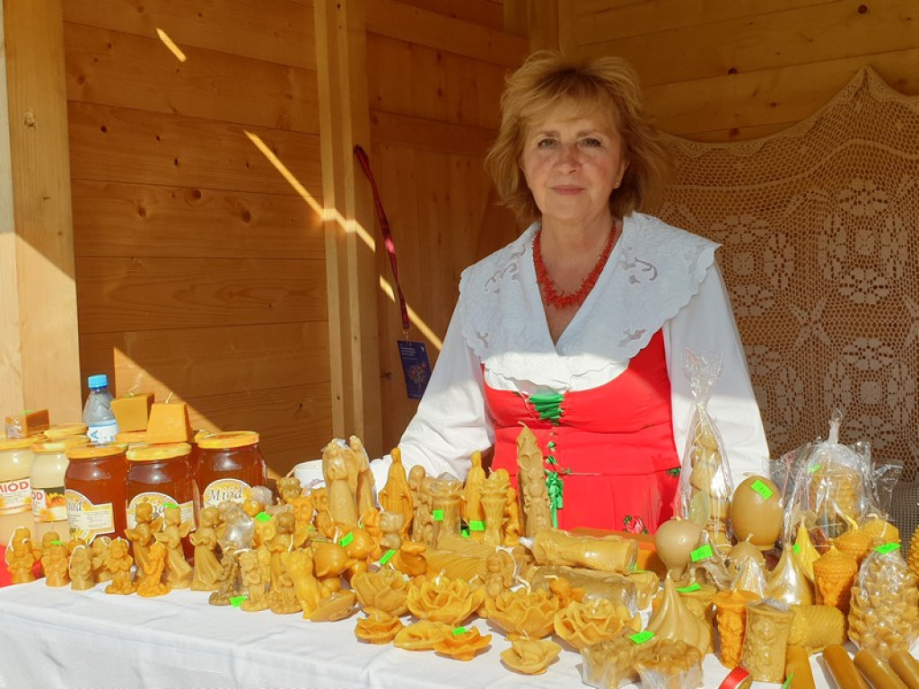 Rzeźba, hafty i koronki
