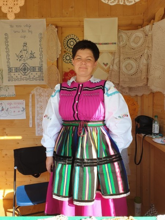 Rzeźba, hafty i koronki