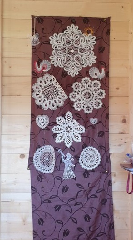 Rzeźba, hafty i koronki