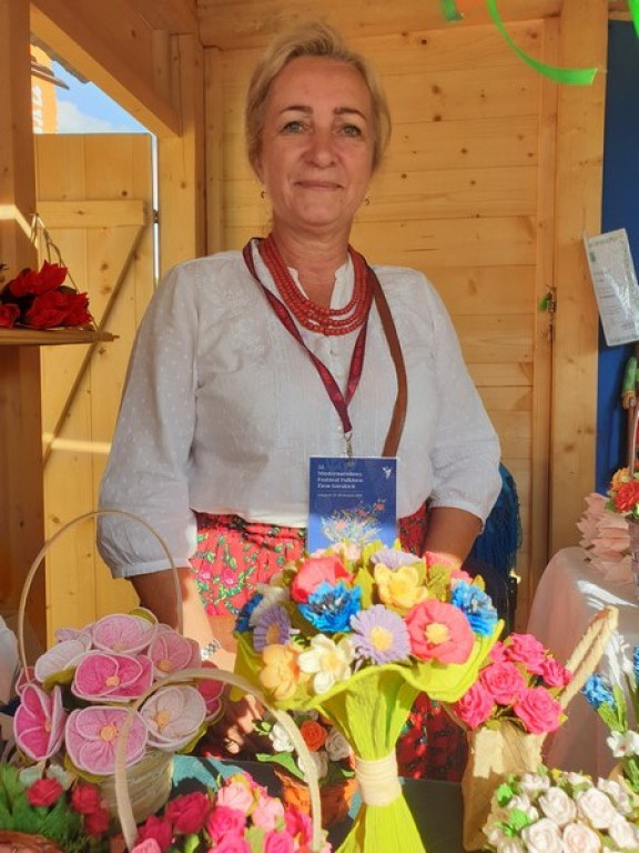 Rzeźba, hafty i koronki