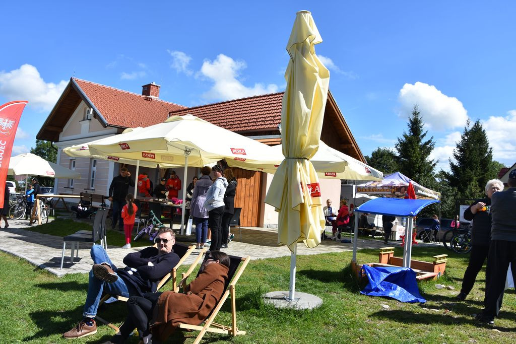 Na stacji PKP Podczerwone - zamiast pociągu rower