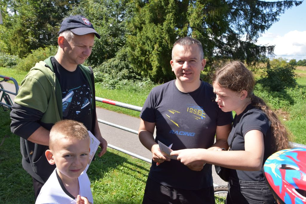 Na stacji PKP Podczerwone - zamiast pociągu rower