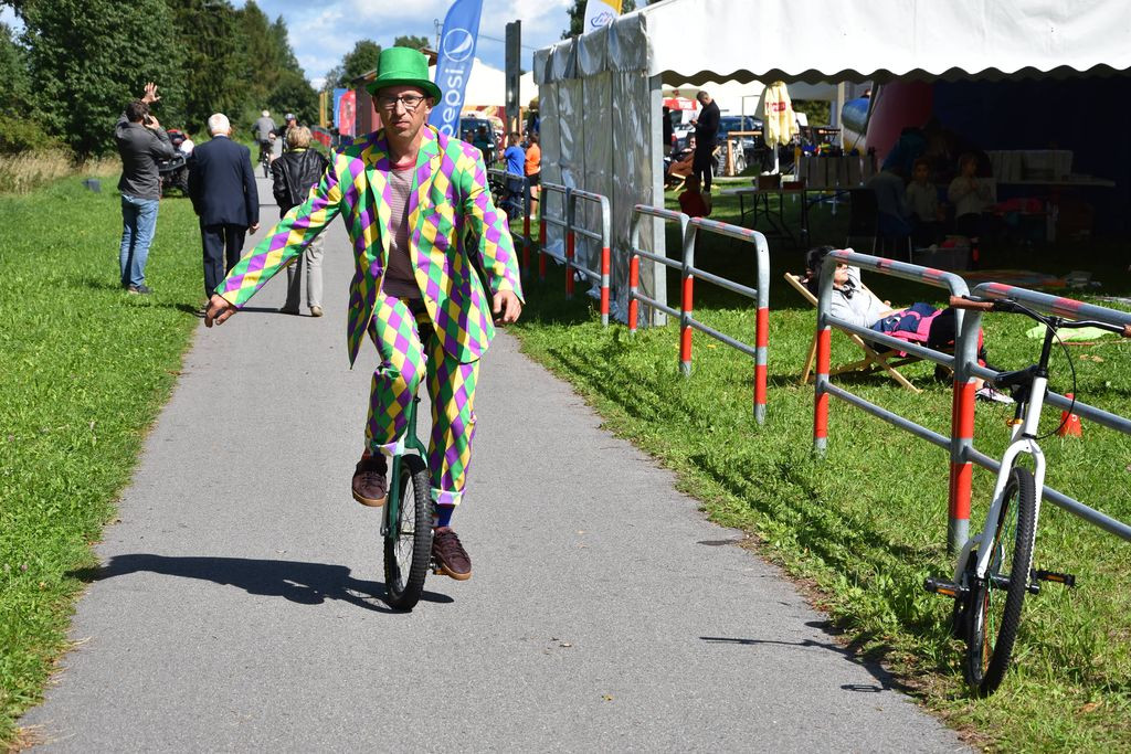Na stacji PKP Podczerwone - zamiast pociągu rower