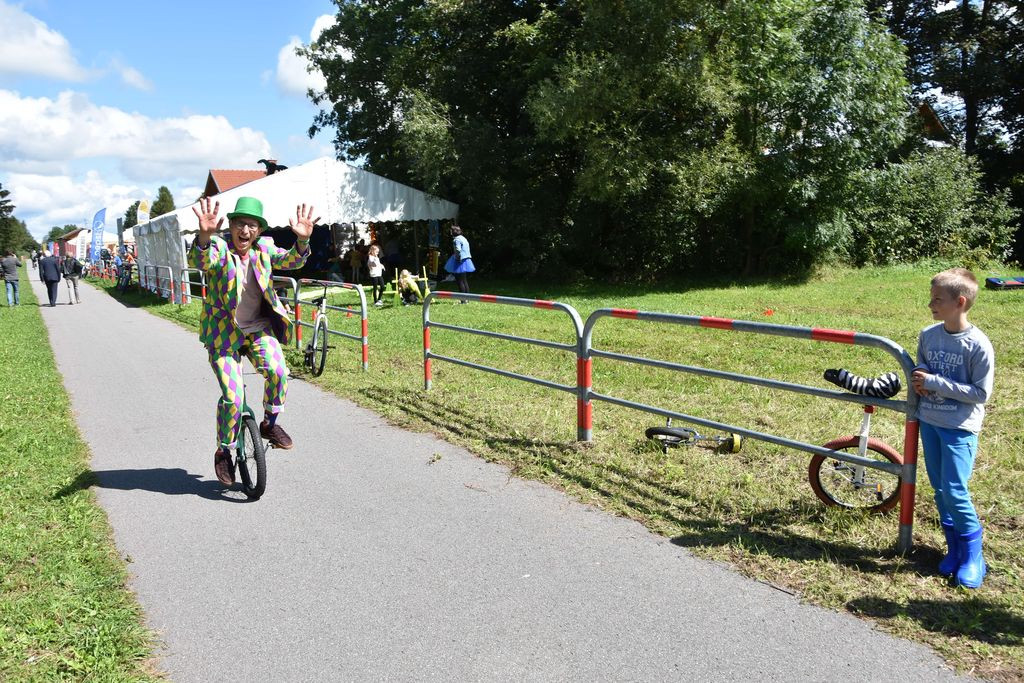 Na stacji PKP Podczerwone - zamiast pociągu rower