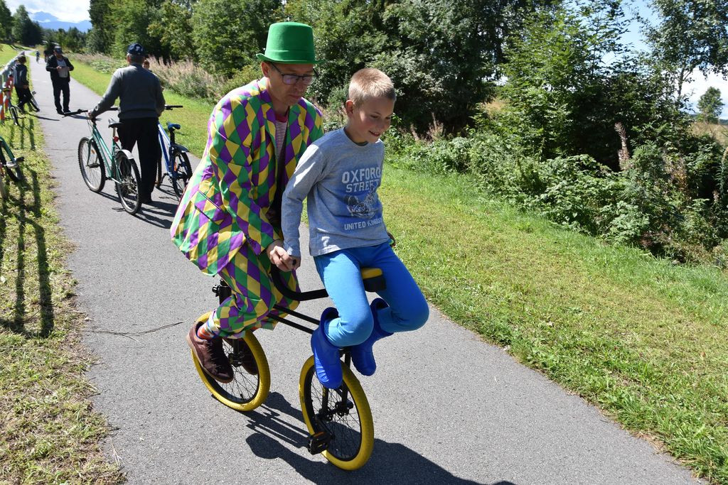 Na stacji PKP Podczerwone - zamiast pociągu rower