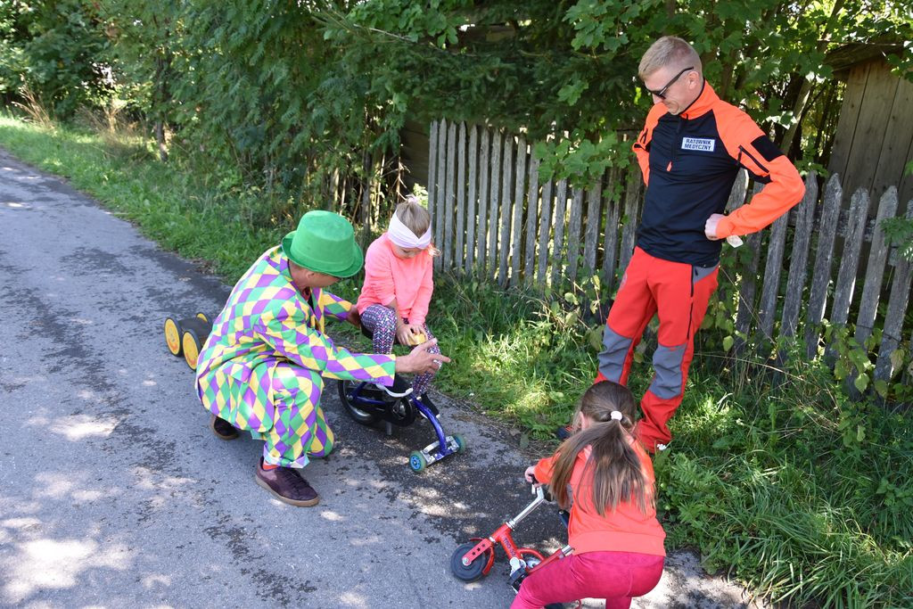 Na stacji PKP Podczerwone - zamiast pociągu rower