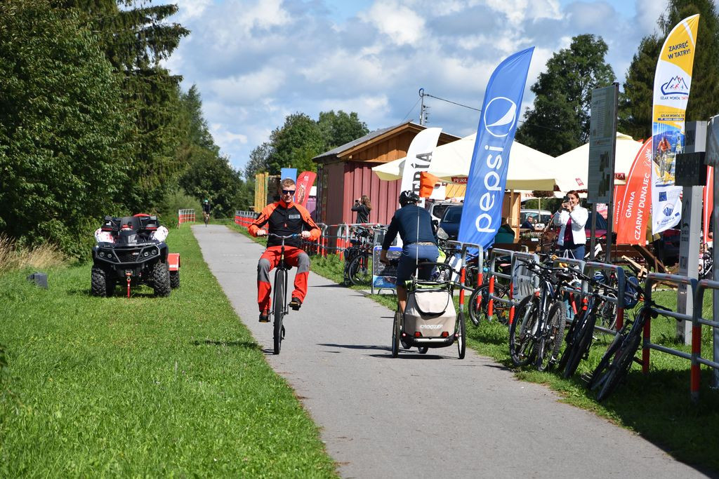 Na stacji PKP Podczerwone - zamiast pociągu rower
