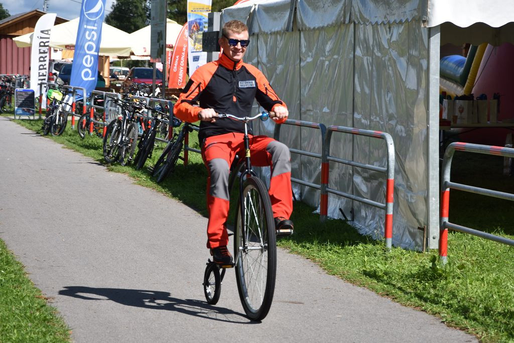 Na stacji PKP Podczerwone - zamiast pociągu rower
