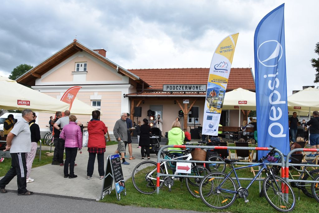 Na stacji PKP Podczerwone - zamiast pociągu rower
